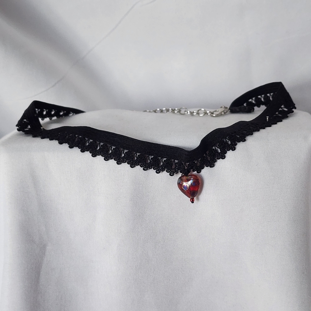 Elegant Black Choker Necklace with Heart Pendant - Picture 2 of 7